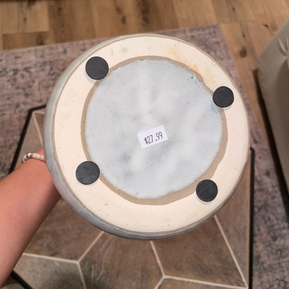 light gray/tan vase - Picture 3 of 4